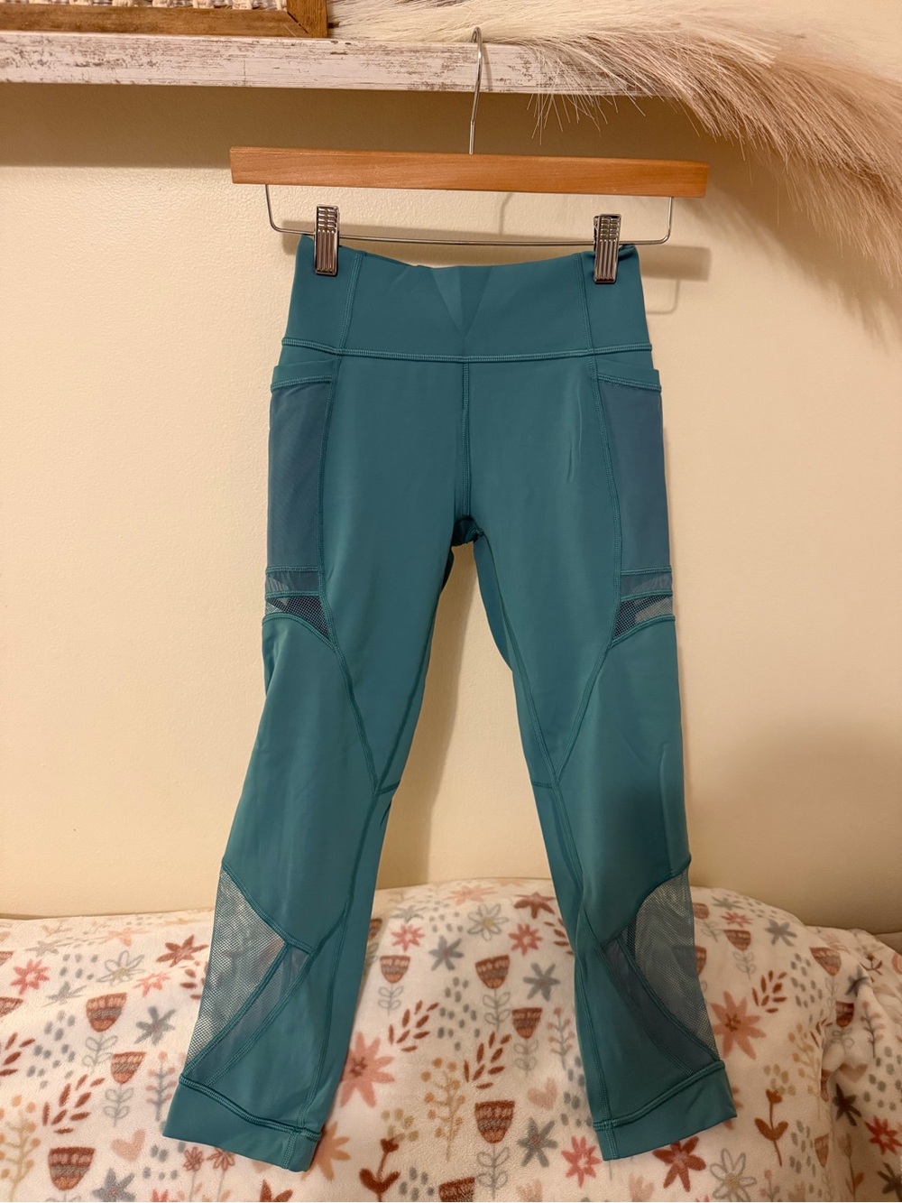 Lululemon Forget The Sweat Crop 21" Turquoise Sea Mesh Teal Leggings Size 4